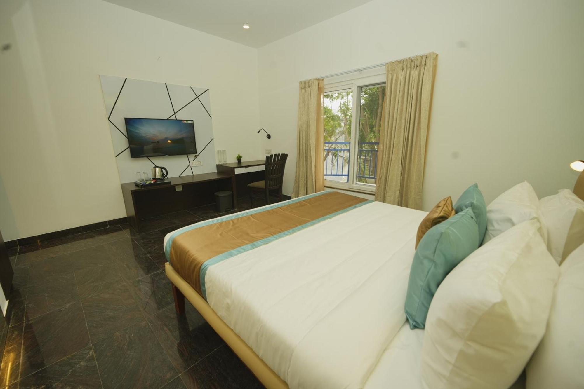 Bay Breeze Suites Chennai Exterior photo